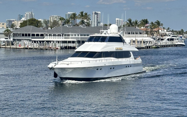 M/Y DARE TO DREAM 80 foot Lazzara 2000