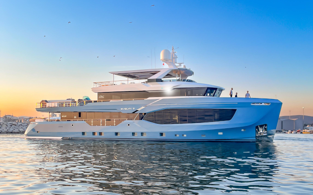 EVELYN P Numarine 121 2022