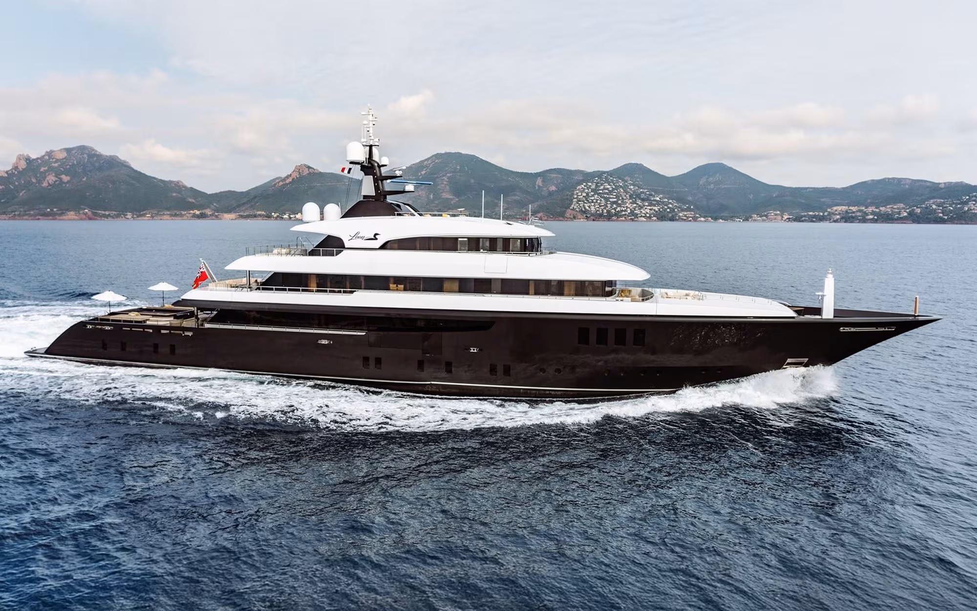 M/Y LOON 67.4m 221' Icon - 2010