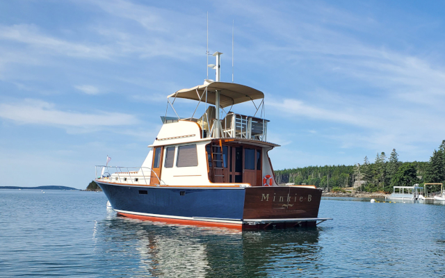 M/Y Minkie B 46' Hunt 1997 Flybridge