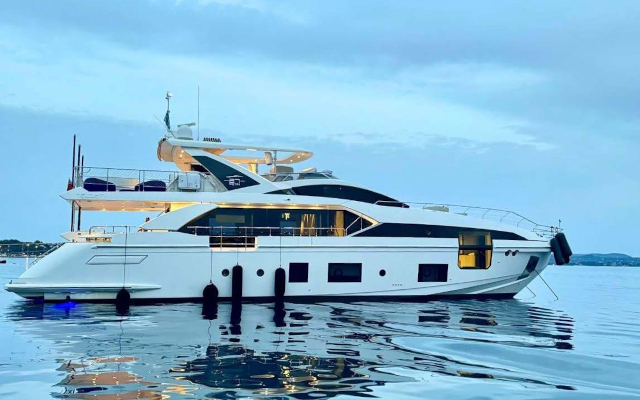 M/Y Nirvana By The Sea Azimut 88 2019