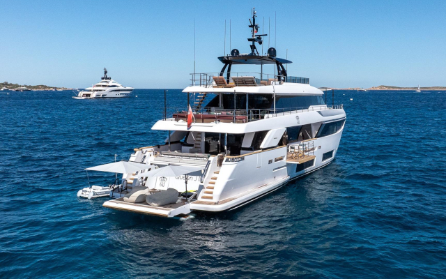 M/Y QUEEN J III 108' Custom Line 2024