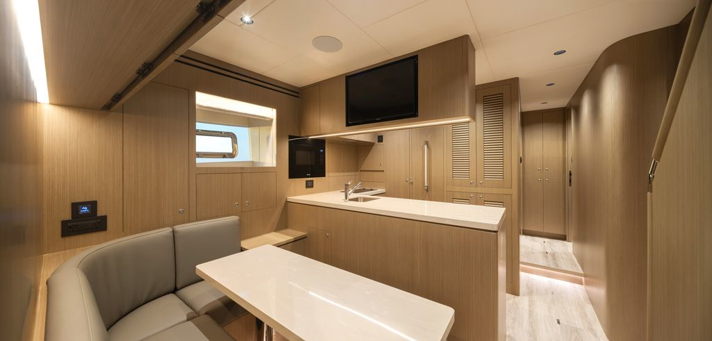 Horizon FD110 Hull 7-Crew Area