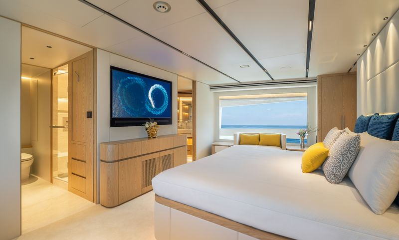 Horizon FD110 Hull 7-Master Stateroom