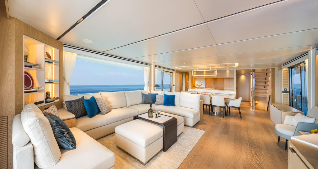 Horizon FD110 Hull 7 Salon