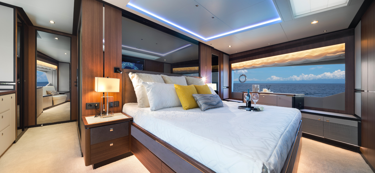 Horizon FD90 Hull 22 Master Stateroom