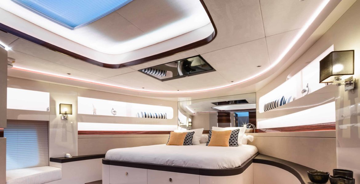 Zeelander_yachts_bedroom