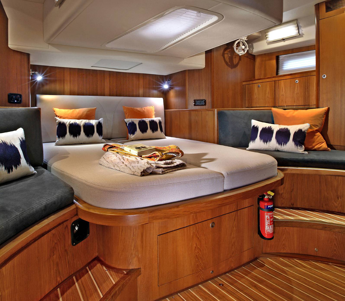 discovery-yachts-southerly-480 masterbedroom